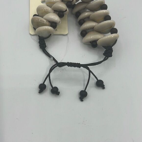 Mia Collection seashell bracelet adjustable pull - Picture 4 of 4